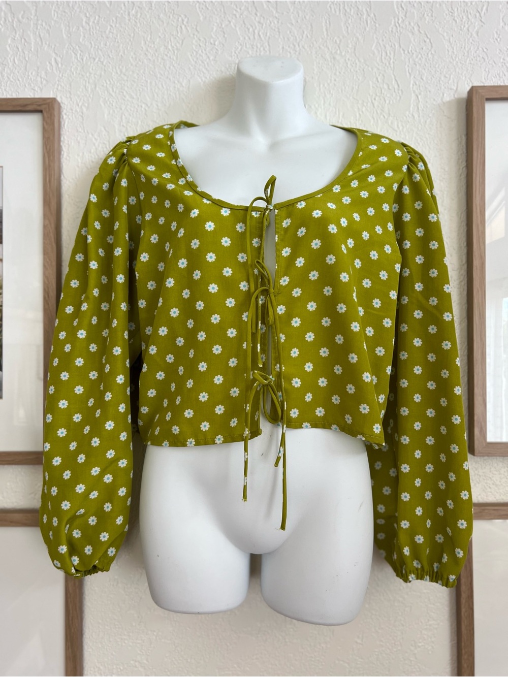 Levi’s Olive Green Floral Tie-Front Long Sleeve Crop Top